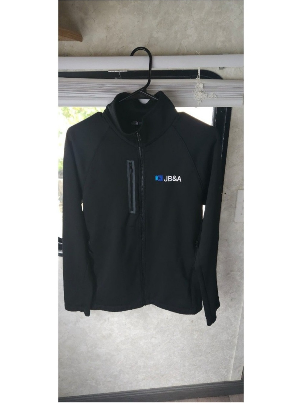 Men's Black Full-Zip Softshell Jacket